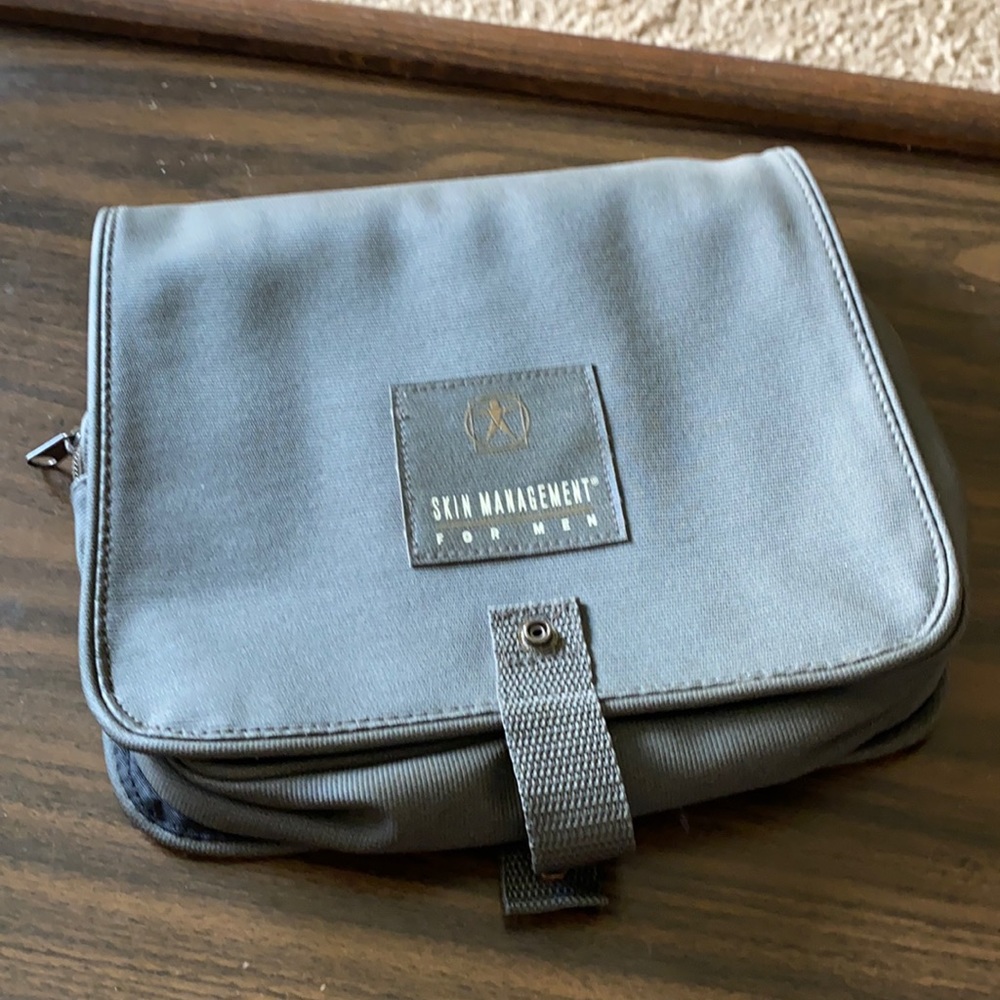 ♥️Mary Kay♥️ Skin Management for Men Bag
